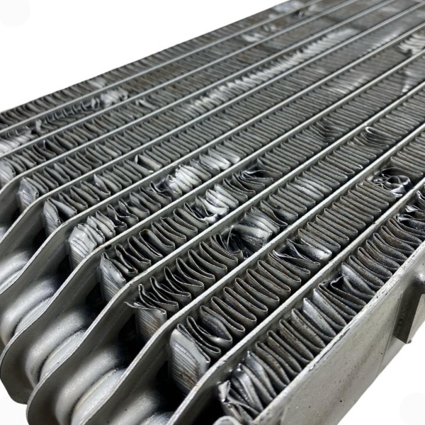 Radiador Refrigerador Óleo Motor X-trail 2.0/2.5 2005 A 2010