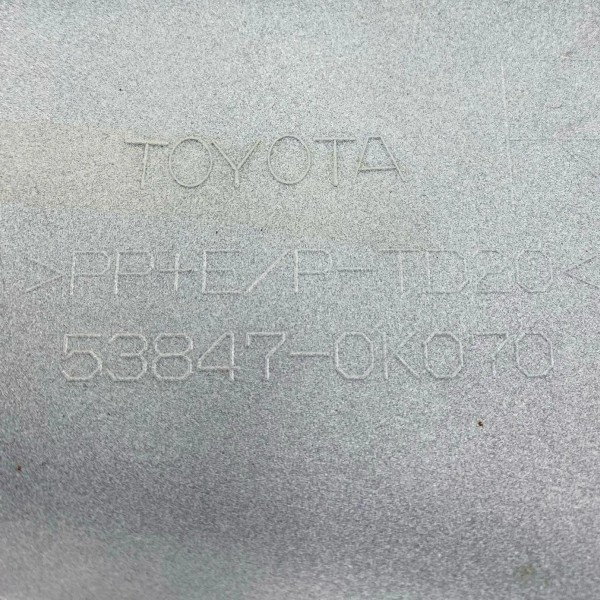 Aplique Paralama Branco Lado Direito Toyota Hilux 12 A 2015